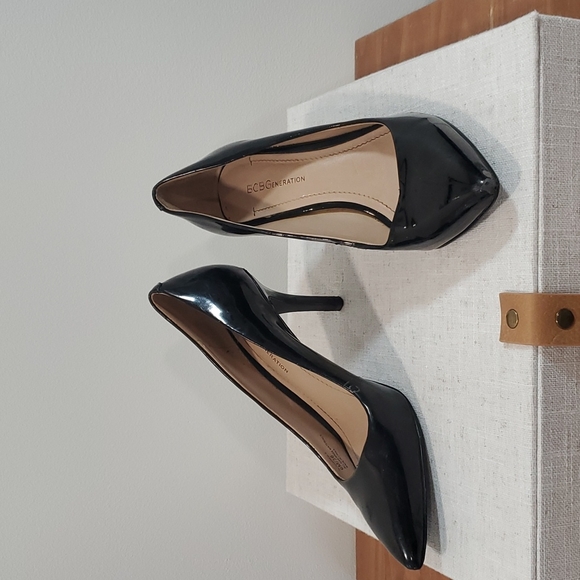 BCBG Heels - Picture 2 of 6